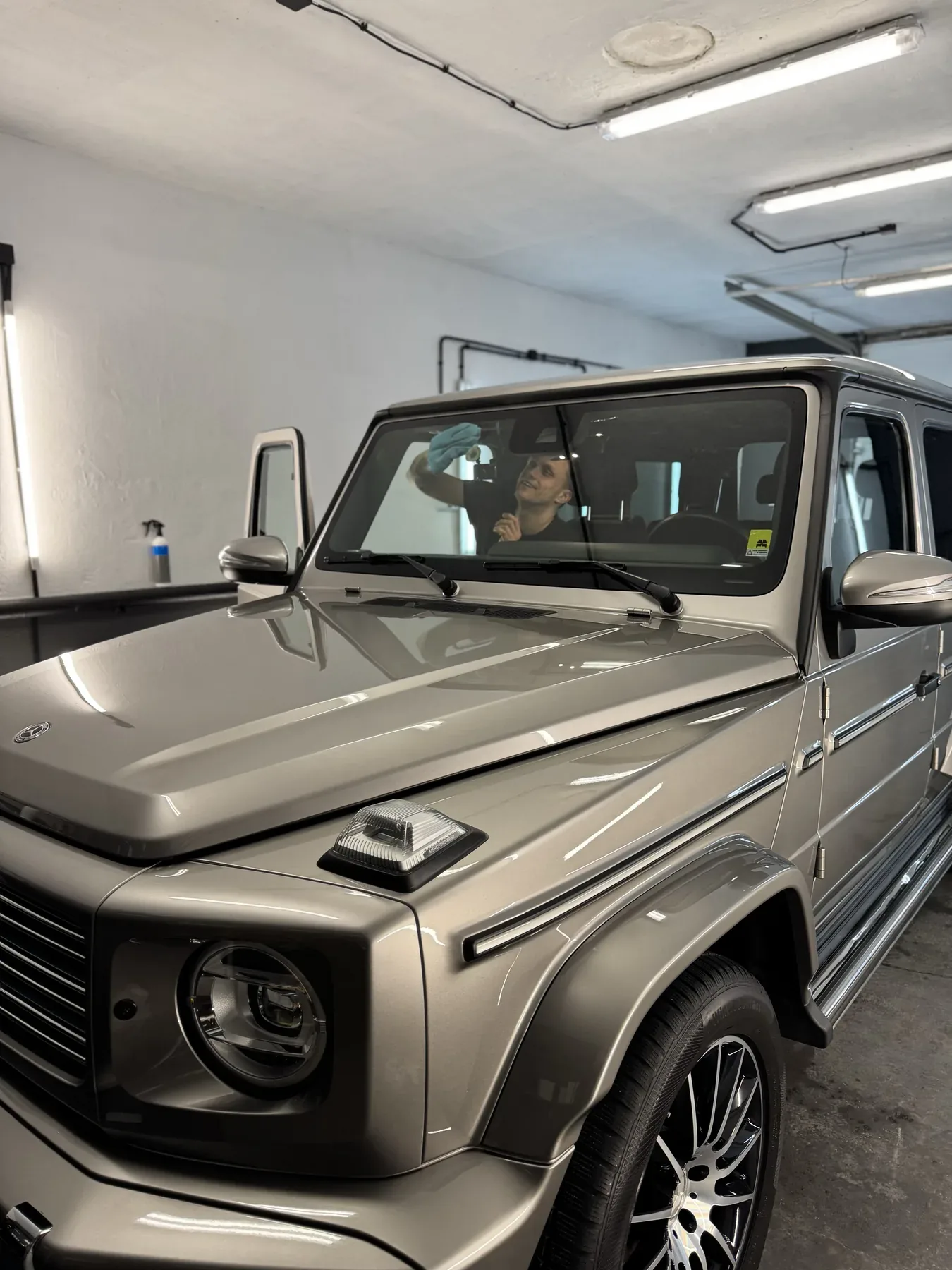 Czyszczenie szyby Mercedesa klasy G