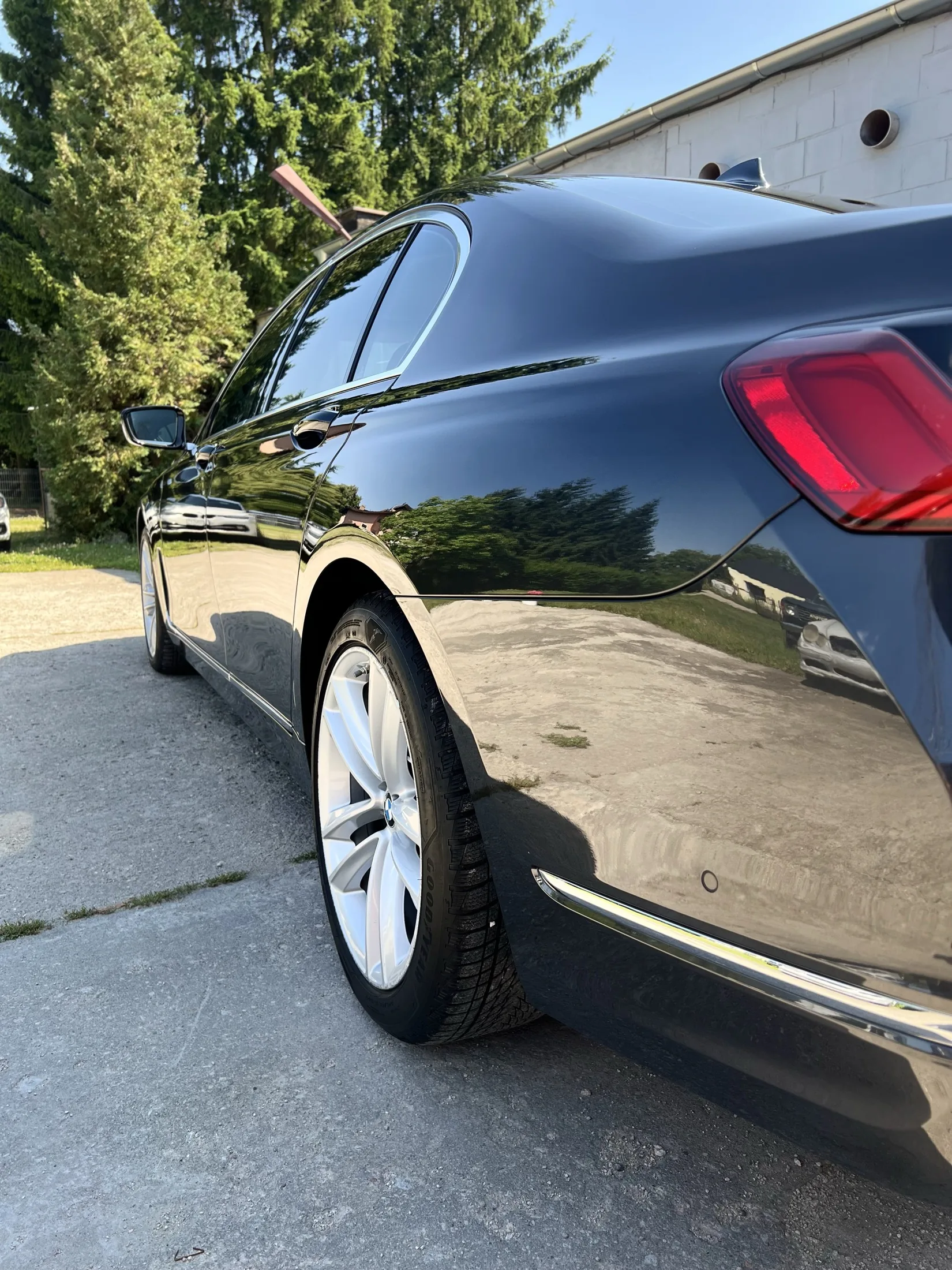 Połysk lakieru BMW po detailingu
